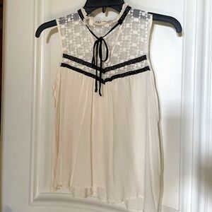 Jolt sleeveless dainty lace top - XS